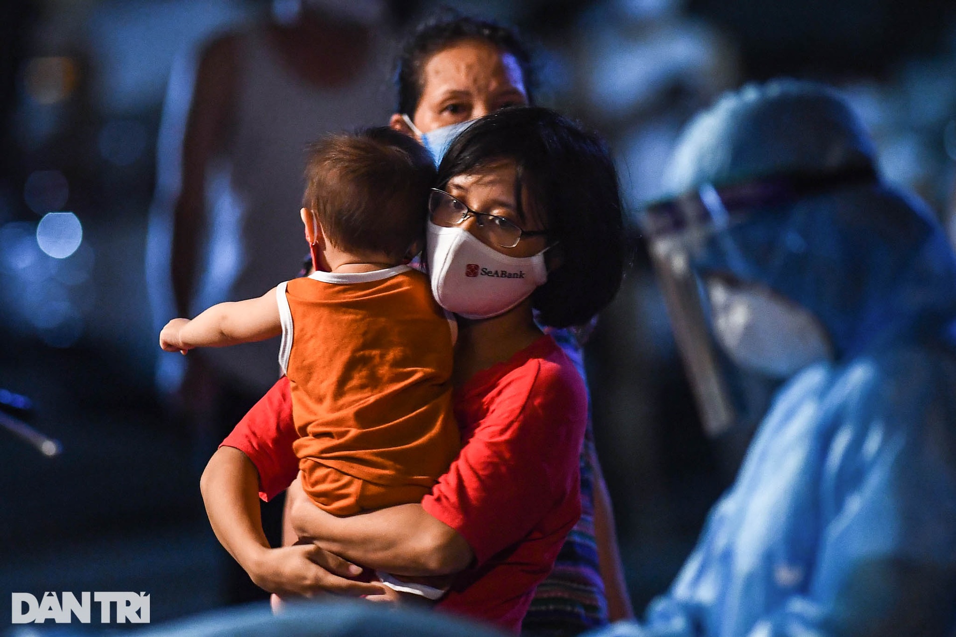 Nhà thuốc 95 Láng Hạ có F0, nhiều người liên quan phải xét nghiệm trong đêm - 8 Nhà thuốc 95 Láng Hạ có F0, nhiều người liên quan phải xét nghiệm trong đêm - 8