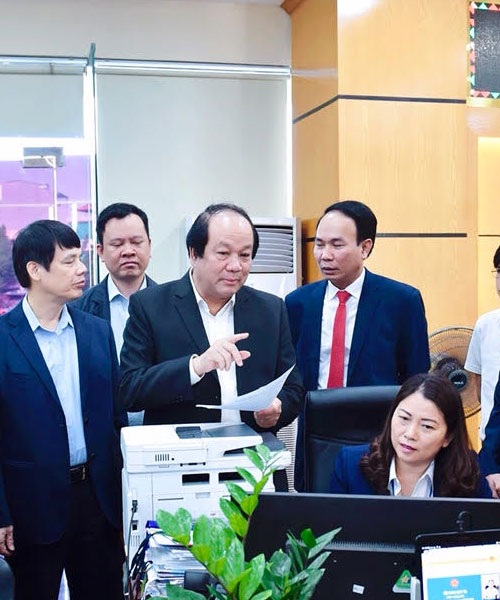 Bộ trưởng Mai Tiến Dũng: Chúng tôi chỉ núp bóng cây đa cây đề! - 2 Bộ trưởng Mai Tiến Dũng: Chúng tôi chỉ núp bóng cây đa cây đề! - 2