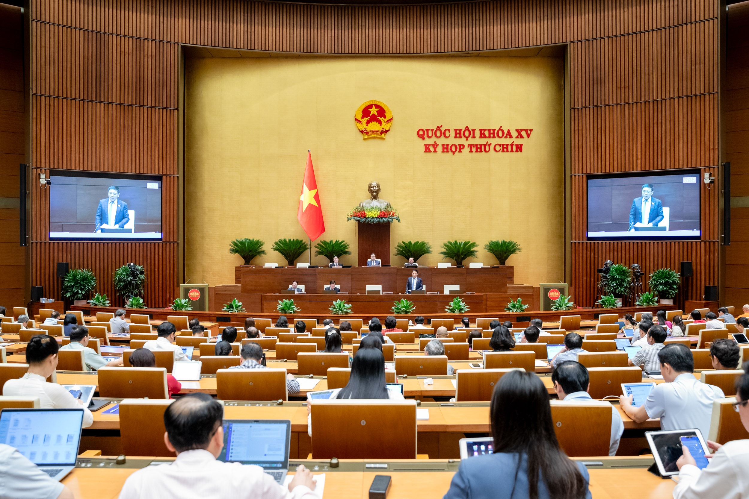 Nói tiền tôi thu được tôi tiêu, vậy ai về tỉnh nghèo lo giữ biên giới? Nói tiền tôi thu được tôi tiêu, vậy ai về tỉnh nghèo lo giữ biên giới?
