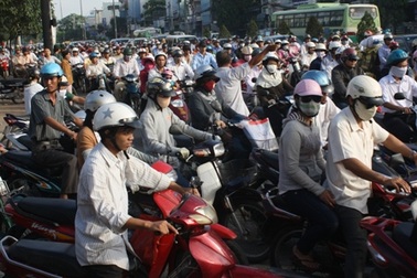 Nỗ lực hạn chế xe máy: "Ai chả muốn ngồi ô tô!"