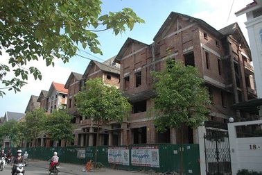 Biệt thự nhiều tỉ thành "đại bản doanh" hút chích, vô gia cư