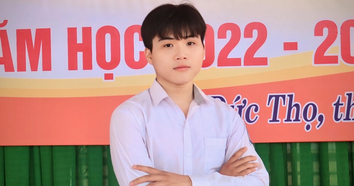 Trần Tuấn Anh, học sinh lớp 12A1, Trường THPT Nguyễn Thị Minh Khai, Hà Tĩnh (Ảnh: NVCC).