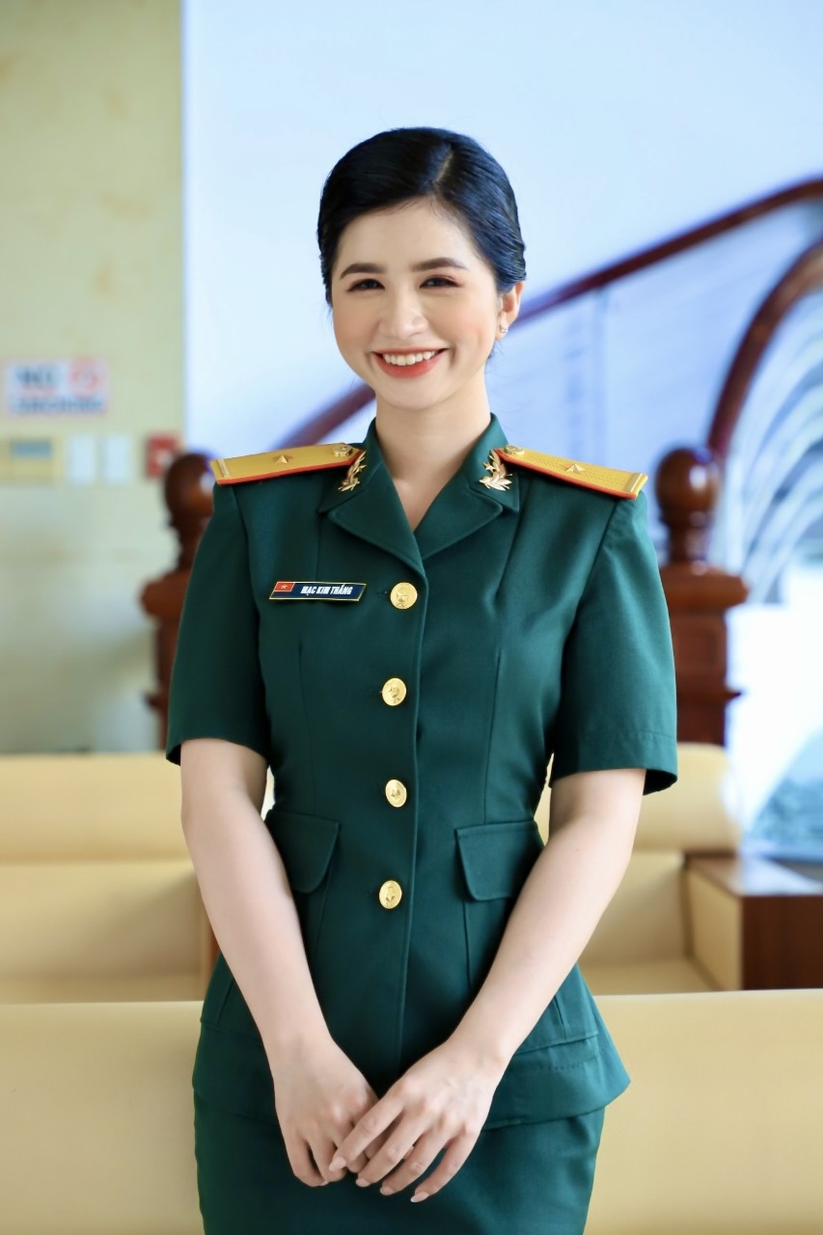 Vẻ đẹp duyên dáng của nữ MC quân đội Mạc Kim Thắng - 3 Vẻ đẹp duyên dáng của nữ MC quân đội Mạc Kim Thắng - 3