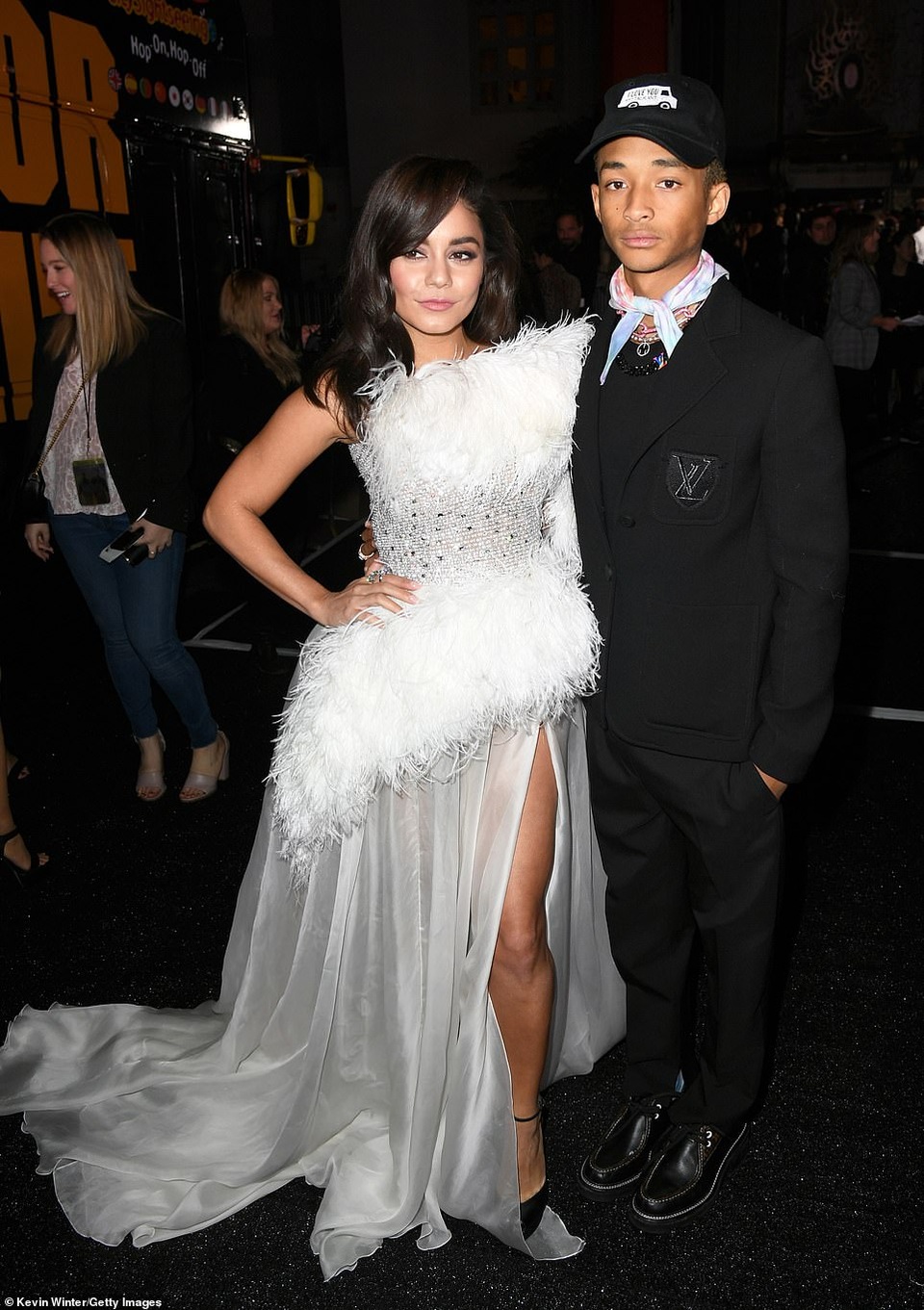 Vanessa Hudgens tươi tắn tái xuất sau khi chia tay bạn trai - 17 Vanessa Hudgens tươi tắn tái xuất sau khi chia tay bạn trai - 17
