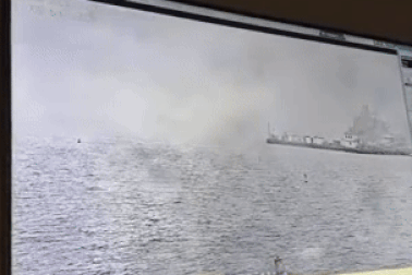 Khoảnh khắc tiêm kích Mỹ lao thẳng xuống biển