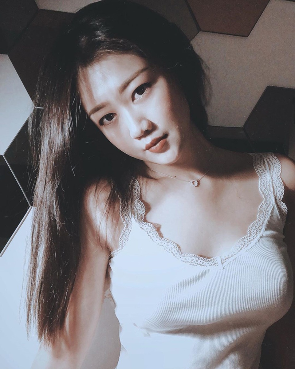 Rời đồng phục ngành, nữ tiếp viên hàng không gợi cảm đến không ngờ - 3 Rời đồng phục ngành, nữ tiếp viên hàng không gợi cảm đến không ngờ - 3
