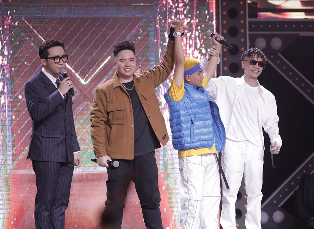 Suboi dùng Nón Vàng giải cứu thí sinh team Wowy - 11 Suboi dùng Nón Vàng giải cứu thí sinh team Wowy - 11