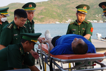 Cứu thuyền viên người Trung Quốc gặp nạn trên biển