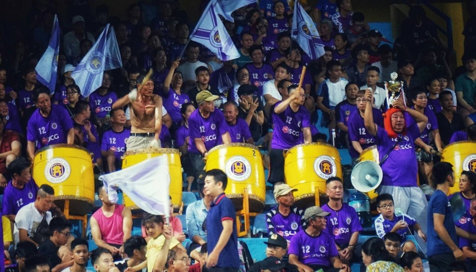 Báo Thái lại choáng với hình ảnh và số lượng khán giả tại V-League - 3 Báo Thái lại choáng với hình ảnh và số lượng khán giả tại V-League - 3