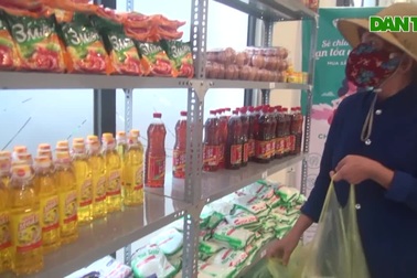 Phú Yên: Người nghèo hạnh phúc khi đến với “Siêu thị 0 đồng”