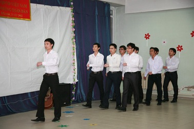 Du học sinh Nga giao lưu mừng anh bộ đội Cụ Hồ