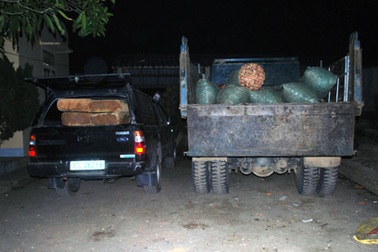 Hơn 2 giờ đồng hồ bắt 3 vụ vận chuyển gỗ lậu