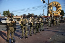 Ông Trump điều 2.000 vệ binh đối phó làn sóng biểu tình