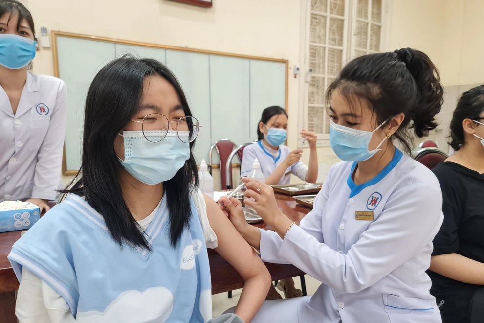 Hải Phòng: Gần 180.000 trẻ từ 12 đến 17 tuổi tiêm vaccine Covid-19 - 2 Hải Phòng: Gần 180.000 trẻ từ 12 đến 17 tuổi tiêm vaccine Covid-19 - 2