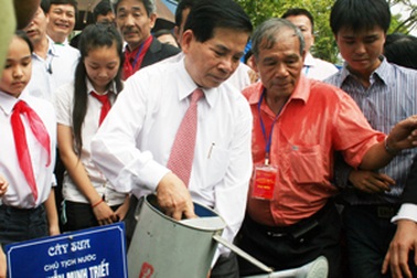 Chủ tịch nước trồng cây tri ân Quốc tổ Hùng Vương