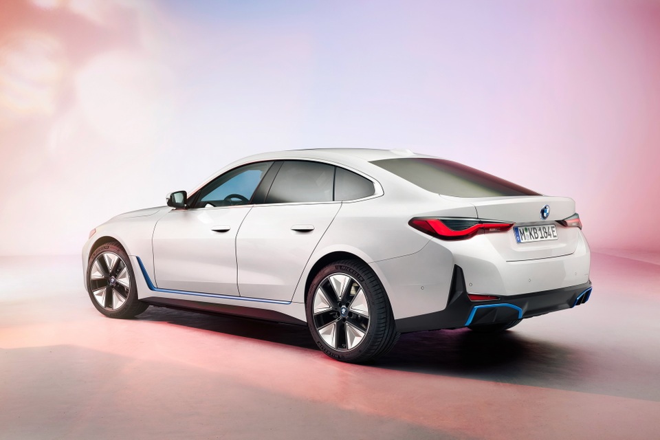 BMW i4 có công suất lên tới 523 mã lực, cạnh tranh sát sườn Tesla Model 3 - 10