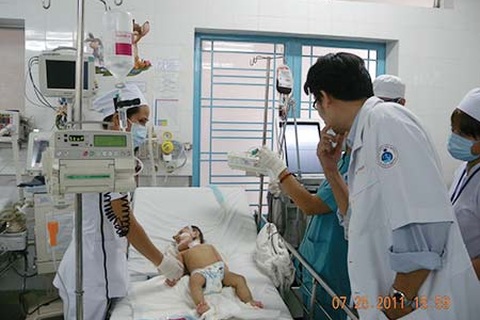 Nghịch lý chuyển viện ẩu: Người bệnh gánh chịu! 