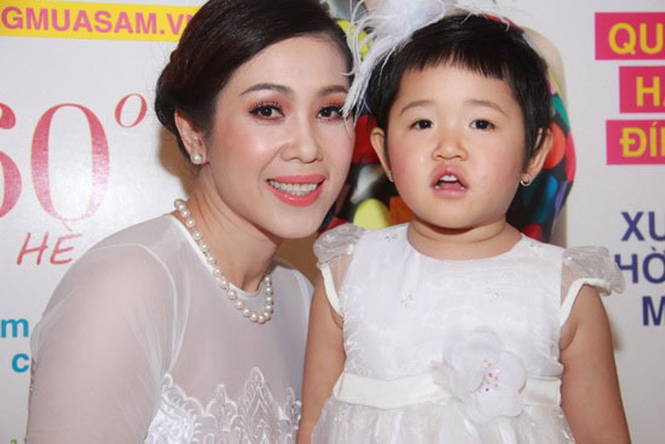 Á hậu Vi Thị Đông bỏ showbiz làm tiếp viên hàng không, U50 vẫn đẹp - 5 Á hậu Vi Thị Đông bỏ showbiz làm tiếp viên hàng không, U50 vẫn đẹp - 5