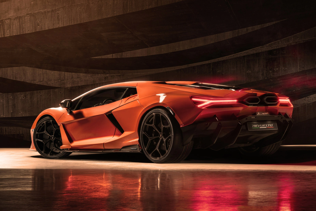 Revuelto LB744 đưa Lamborghini vào thế giới siêu xe trên 1.000 mã lực - 7 Revuelto LB744 đưa Lamborghini vào thế giới siêu xe trên 1.000 mã lực - 7