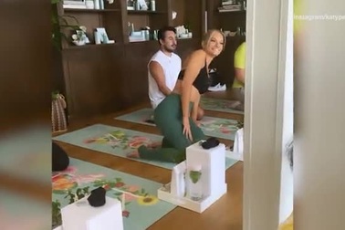 Vợ cũ - vợ mới thân thiết, người "lãi" nhất lại là... Orlando Bloom