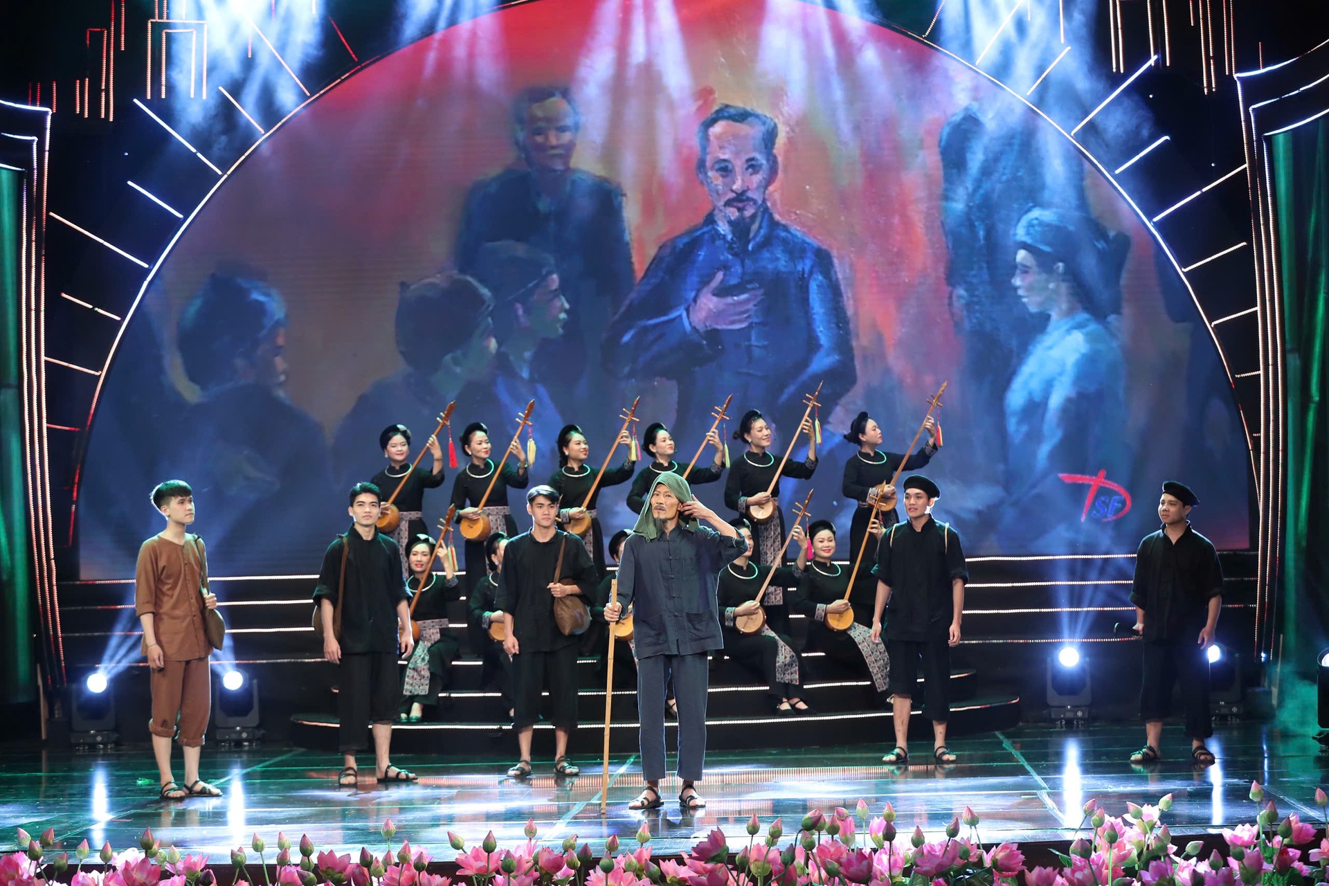 Xúc động chương trình nghệ thuật Quà tháng 5 dâng Người - 4 Xúc động chương trình nghệ thuật Quà tháng 5 dâng Người - 4