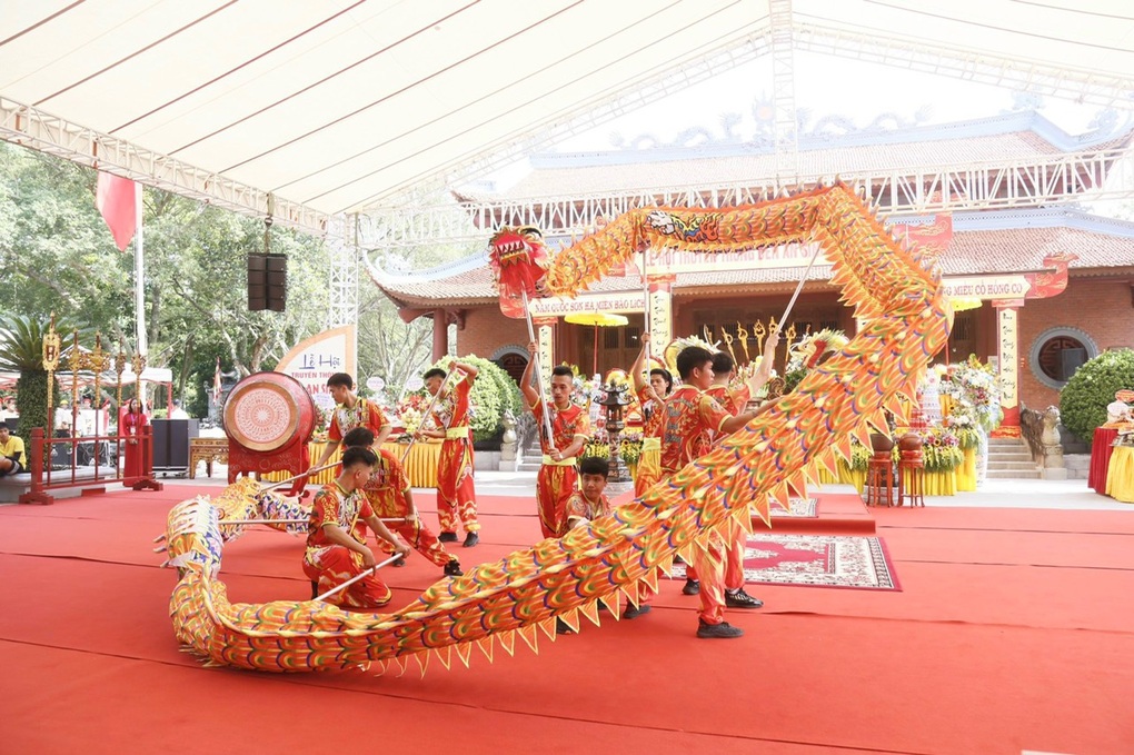 Đông đảo người dân, du khách thập phương về dự Lễ khai hội đền An Sinh - 1 Đông đảo người dân, du khách thập phương về dự Lễ khai hội đền An Sinh - 1