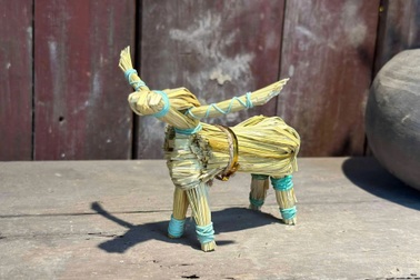 Nghệ nhân biến rơm thành sản phẩm trưng bày ứng dụng cao