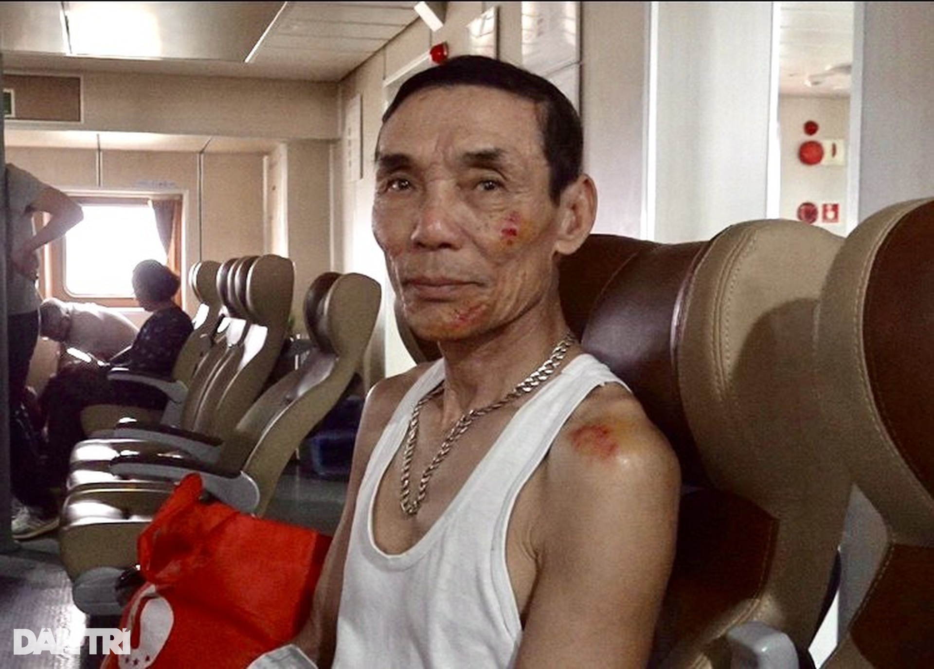 Tàu cao tốc TPHCM - Côn Đảo vỡ trận ngay chuyến đầu tiên - 1 Tàu cao tốc TPHCM - Côn Đảo vỡ trận ngay chuyến đầu tiên - 1