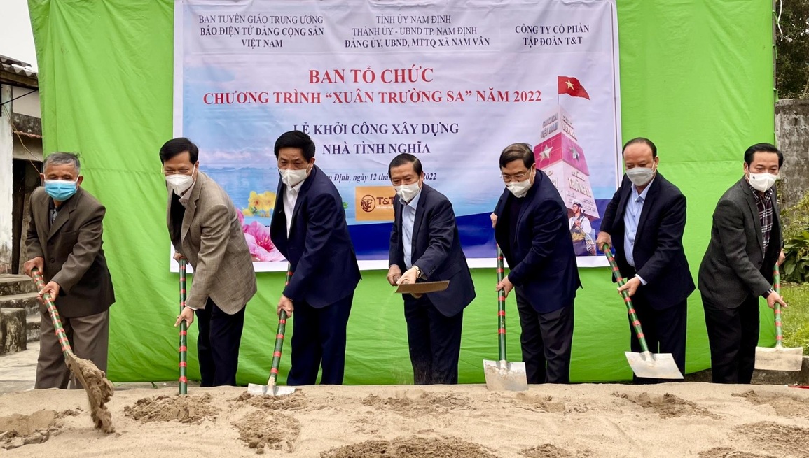 TT Group trao quà cho trẻ em khó khăn tại Hà Nội - 3 TT Group trao quà cho trẻ em khó khăn tại Hà Nội - 3