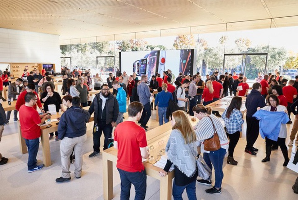 Trụ sở Apple như một công viên bị bỏ hoang do đại dịch Covid-19 - 1 Trụ sở Apple như một công viên bị bỏ hoang do đại dịch Covid-19 - 1