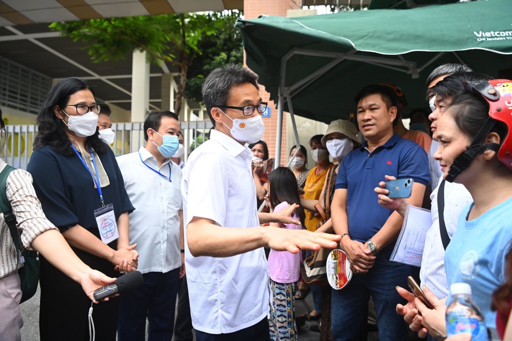 Phó Thủ tướng Vũ Đức Đam kiểm tra thi tốt nghiệp THPT 2022 tại Hà Nội - 2 Phó Thủ tướng Vũ Đức Đam kiểm tra thi tốt nghiệp THPT 2022 tại Hà Nội - 2