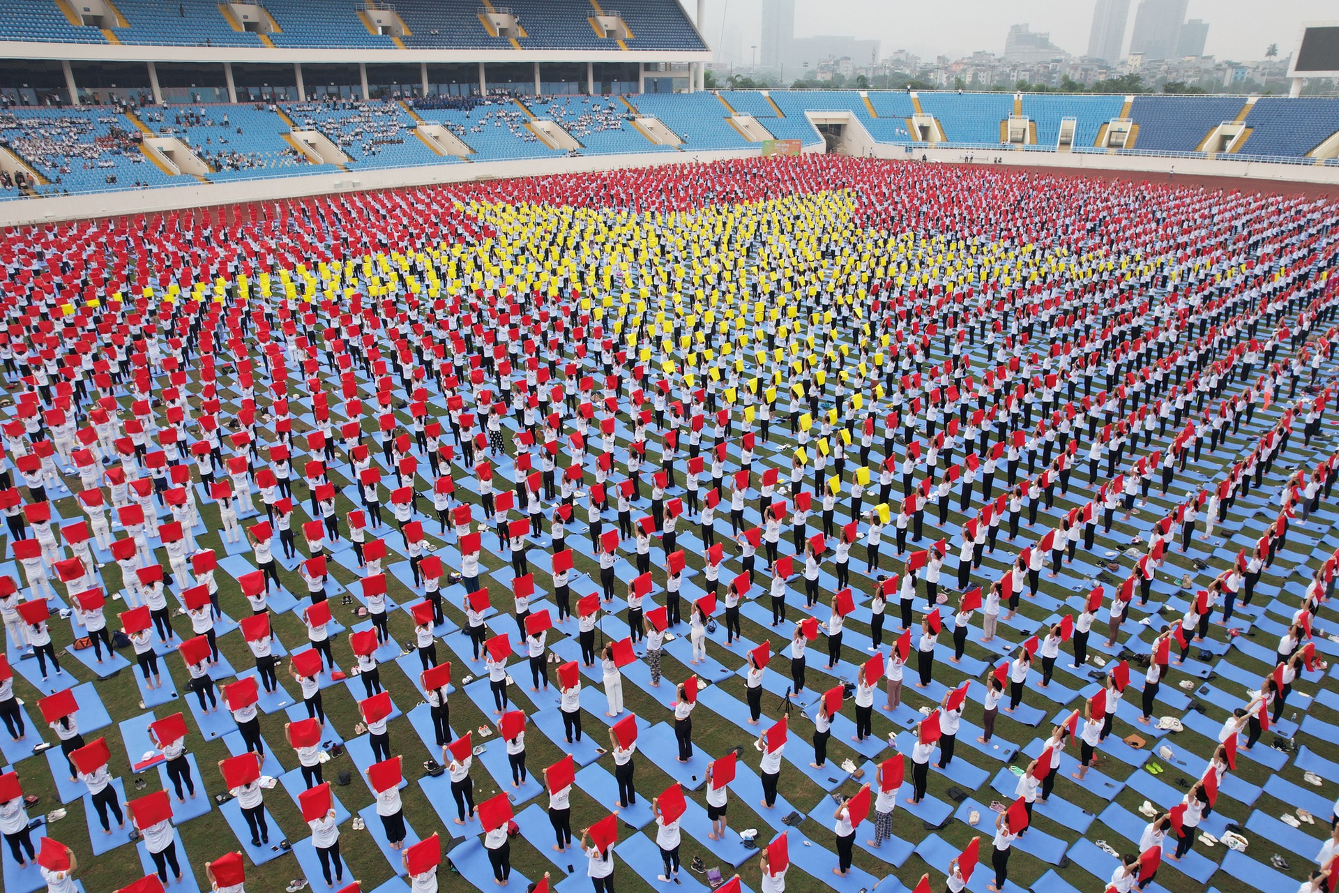 Dàn hoa hậu, á hậu khoe dáng xinh tươi tại Ngày hội yoga Dân trí - 17 Dàn hoa hậu, á hậu khoe dáng xinh tươi tại Ngày hội yoga Dân trí - 17