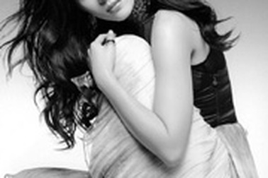 “Hoàng hậu” Chương Tử Di thánh thiện trên Elle