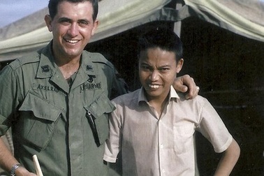 Chuyện về bác sĩ Mỹ giữ cánh tay người lính Việt Nam hơn 40 năm