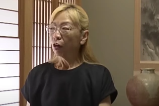 ផ្ទះគិលានុបដ្ឋាយិកាបិទភ្លាមៗ សាច់ញាតិភ័យស្លន់ស្លោ៖ ម៉ែខ្ញុំនៅឯណា? - ១ Viện dưỡng lão đột ngột đóng cửa, thân nhân hoảng loạn: Mẹ của tôi đâu? - 1