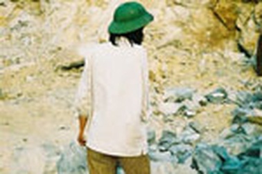 Bài 2: Những câu chuyện buồn từ đá