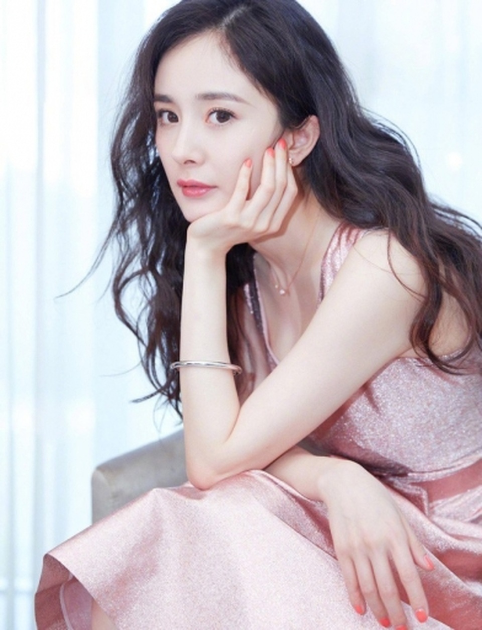 Bất ngờ trước nhan sắc ngày ấy và bây giờ của Dương Mịch - 11 Bất ngờ trước nhan sắc ngày ấy và bây giờ của Dương Mịch - 11