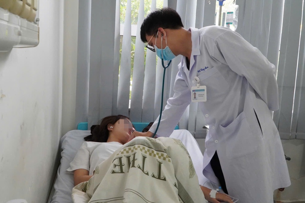 18 người ở TPHCM nhập viện sau khi hít phải khí clo - 2 18 người ở TPHCM nhập viện sau khi hít phải khí clo - 2