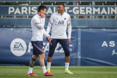 Cười tươi hết cỡ bên Messi, Mbappe ngầm thông báo tương lai