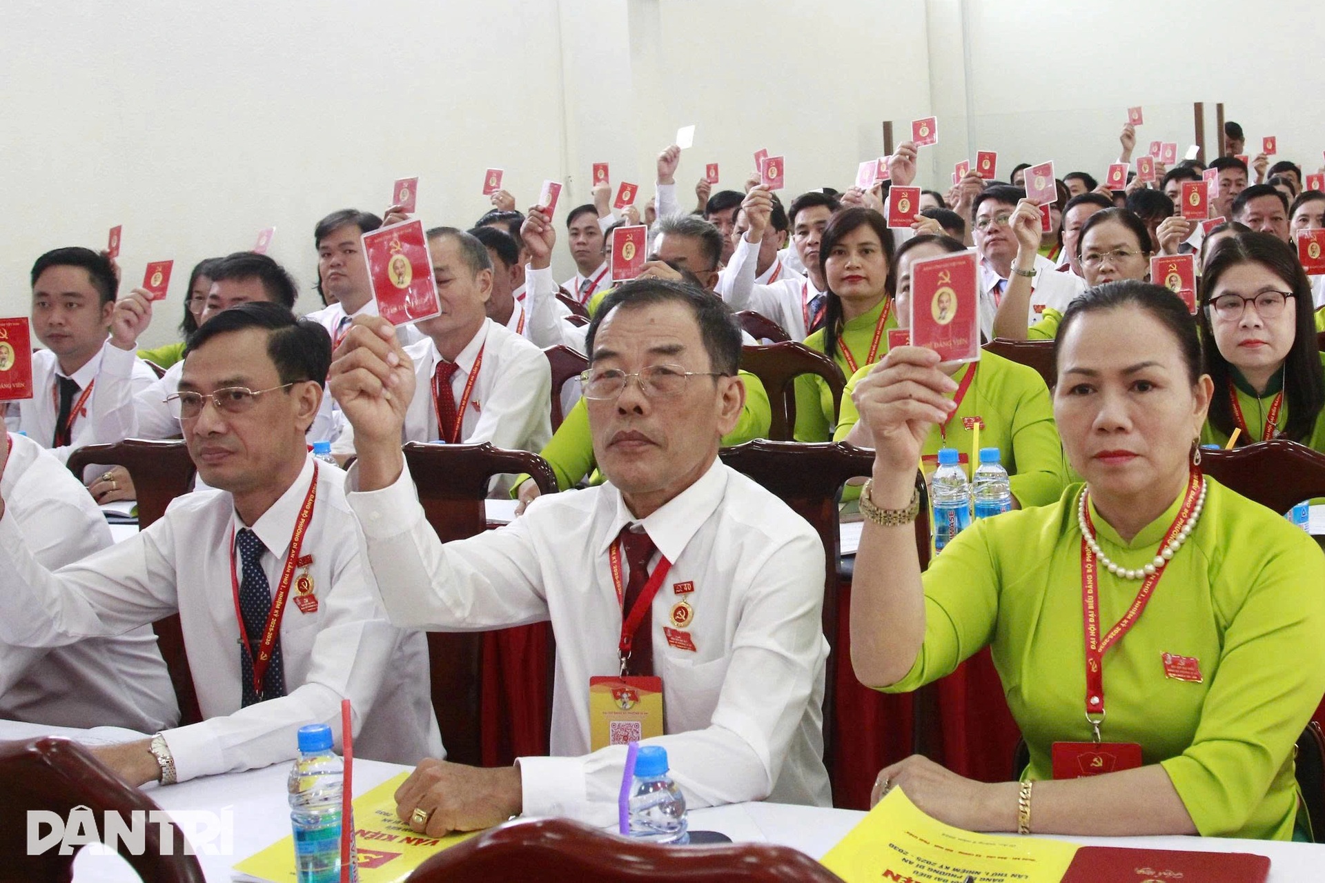 Ông Võ Văn Hồng làm Bí thư phường đông dân nhất TPHCM - 5 Ông Võ Văn Hồng làm Bí thư phường đông dân nhất TPHCM - 5