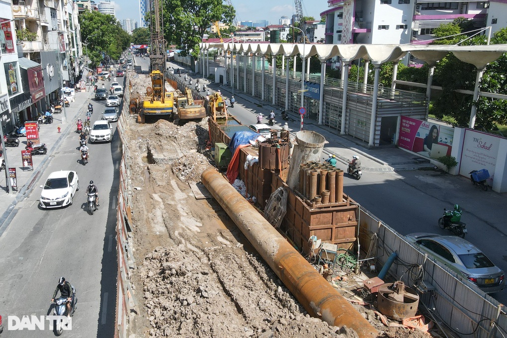 Cầu vượt chữ C đầu tiên tại Hà Nội thi công ì ạch, chậm tiến độ - 4 Cầu vượt chữ C đầu tiên tại Hà Nội thi công ì ạch, chậm tiến độ - 4