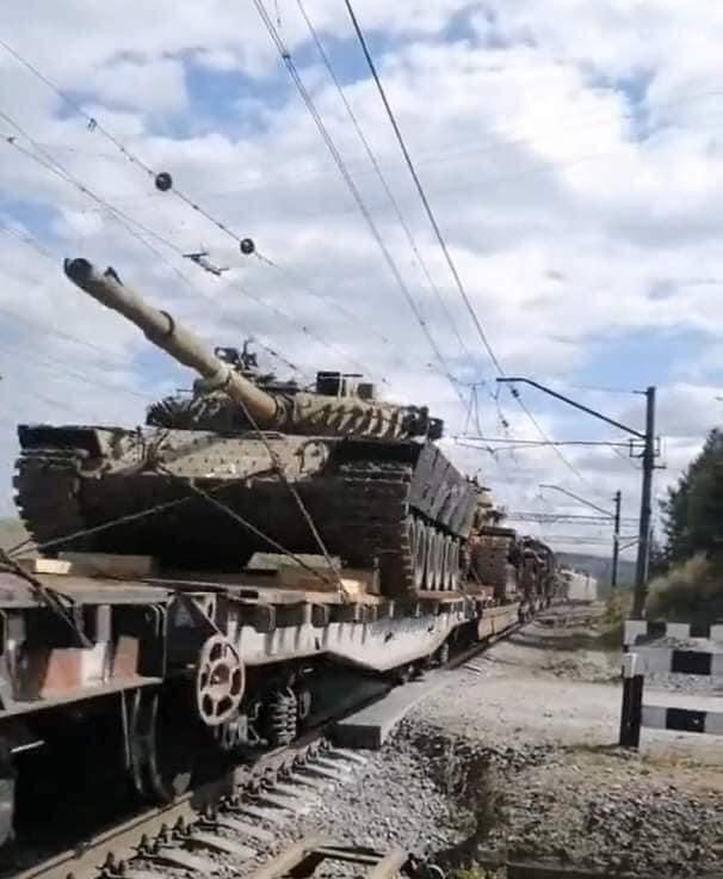 Nga thành lập hai nhà máy sửa chữa xe tăng phục vụ chiến trường Ukraine - 2 Nga thành lập hai nhà máy sửa chữa xe tăng phục vụ chiến trường Ukraine - 2