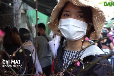 Người dân chen chân giữa chợ hoa lớn nhất TPHCM ngày giáp Tết