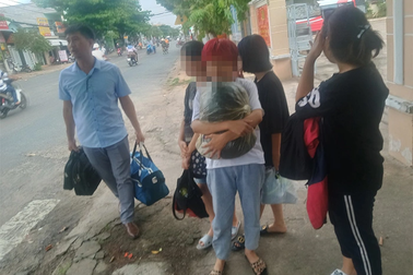 Cuộc trở về của nhóm học sinh bị lừa sang Campuchia