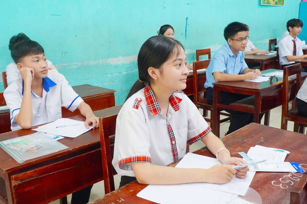 Công bố điểm chuẩn lớp 10 trường chuyên Quốc học và các trường THPT tại Huế - 1 Công bố điểm chuẩn lớp 10 trường chuyên Quốc học và các trường THPT tại Huế - 1
