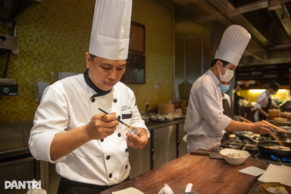 Nhà hàng hơn 2 thập kỷ ở TPHCM đưa bào ngư, vàng lá vào dimsum - 7 Nhà hàng hơn 2 thập kỷ ở TPHCM đưa bào ngư, vàng lá vào dimsum - 7