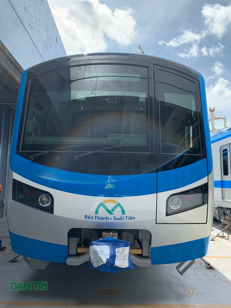 Cận cảnh đoàn tàu metro số 1 vừa cập cảng ở Sài Gòn - 8 Cận cảnh đoàn tàu metro số 1 vừa cập cảng ở Sài Gòn - 8