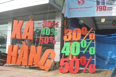 Thị trường điện máy: Chịu lỗ để tránh tồn kho