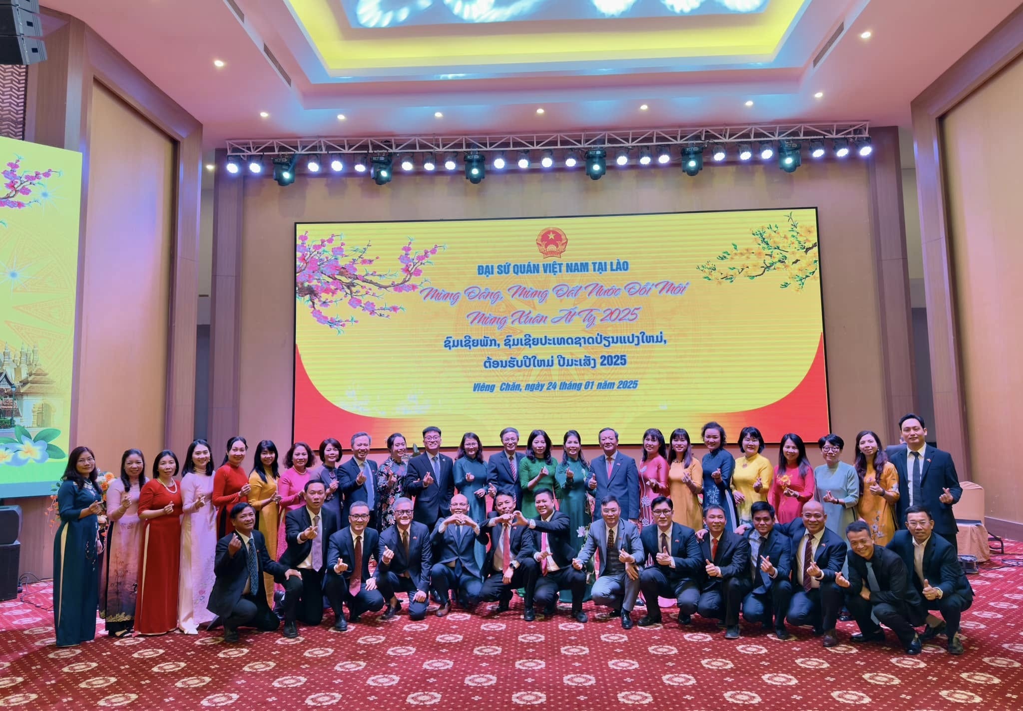 Жвава атмосфера Тет у посольствах В'єтнаму по всьому світу - 1 Không khí đón Tết rộn ràng tại đại sứ quán Việt Nam trên khắp thế giới - 1