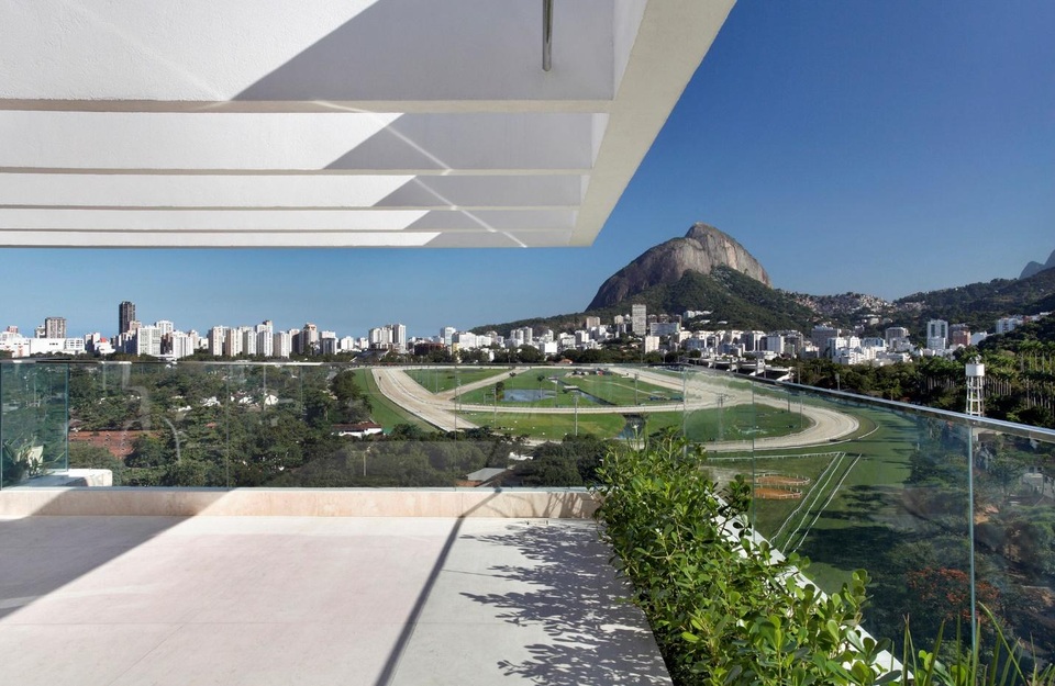 Căn penthouse “lưng tựa núi, mặt hướng biển” ai nhìn cũng mê ở Brazil - 2 Căn penthouse “lưng tựa núi, mặt hướng biển” ai nhìn cũng mê ở Brazil - 2